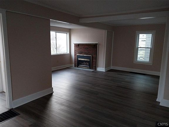 4th image of 360 Fulton St