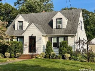 149 N Corona Ave, Valley Stream, NY 11580