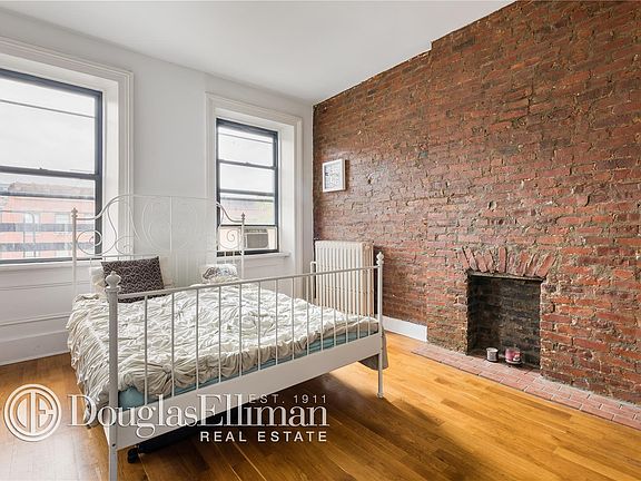 3rd image of 2245 1st Ave