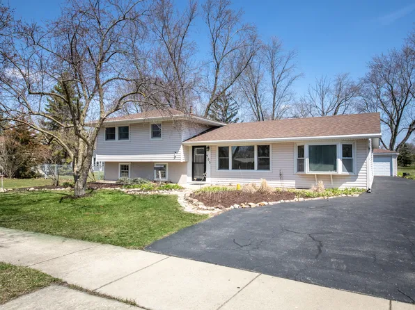 903 S Braintree Dr, Schaumburg, IL 60193