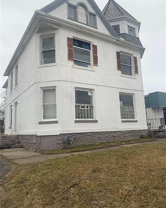 1st image of 402 Salem Ave