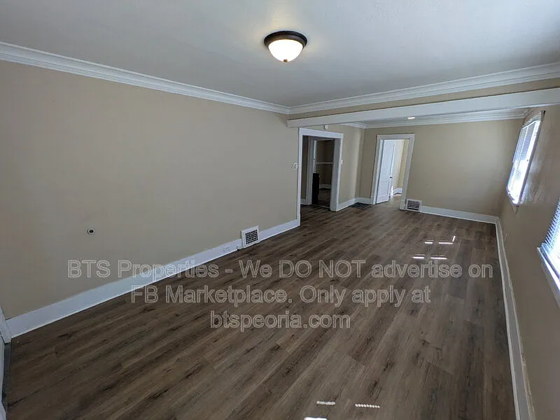 3 bed, 1.0 bath, 1200 sqft, $1,150 — Photo 2