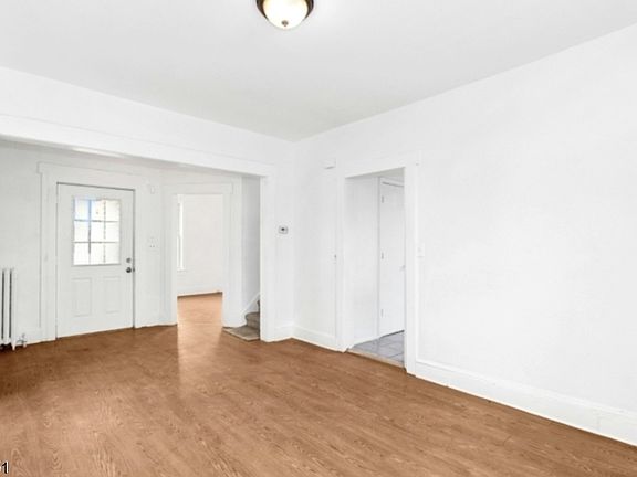 4th image of 162 W 2nd Ave