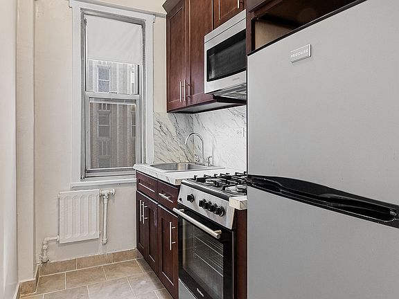 4th image of 220 Madison Ave #9MM