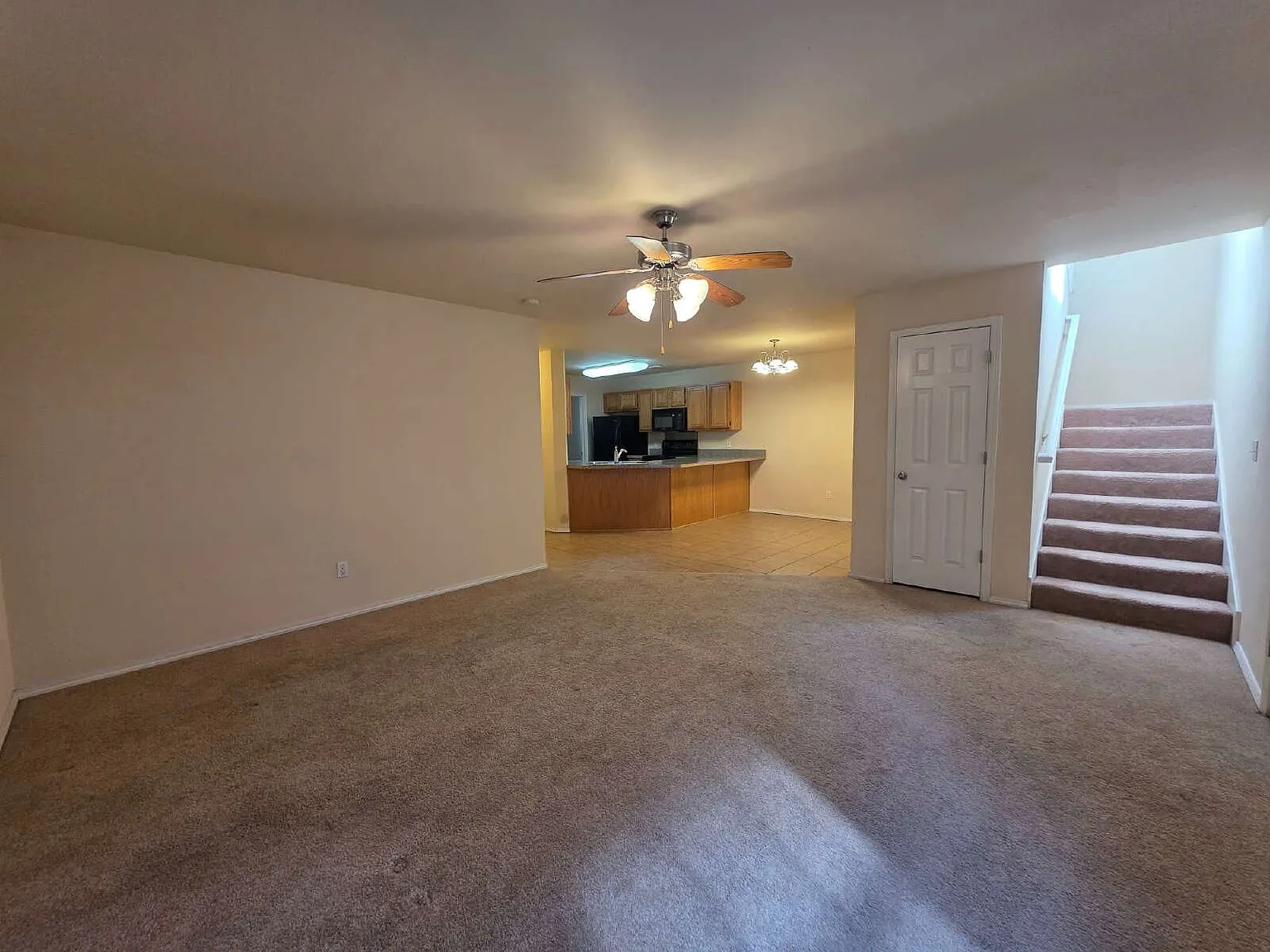 3 bed, 3.0 bath, 1528 sqft, $1,450 — Photo 2