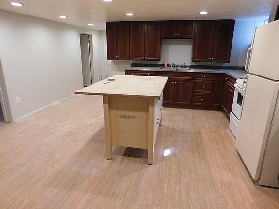 3rd image of 625-1300 E Dawn Dr