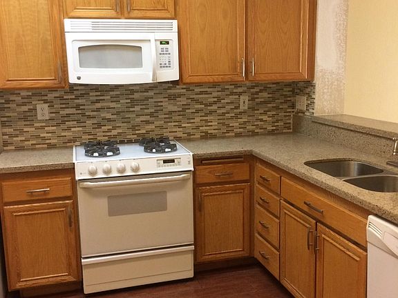 2nd image of 2302 Lago Ventana