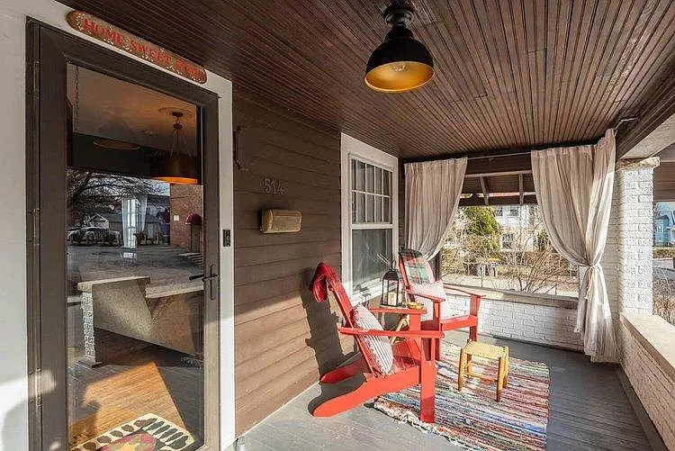 3 bed, 1308 sqft, $3,300 — Photo 2