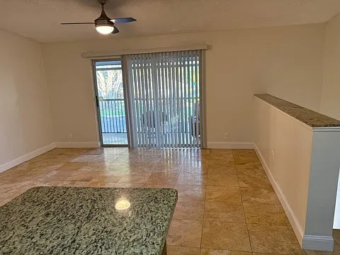 2 bed, 1000 sqft, $2,300 — Photo 2