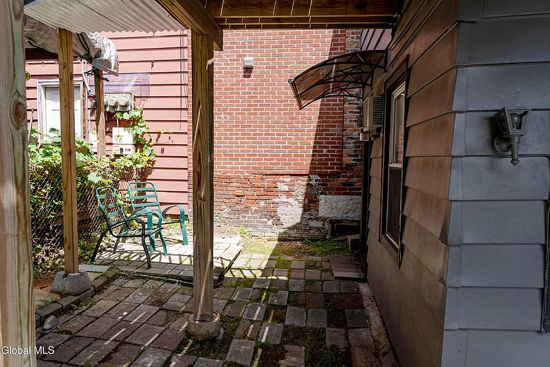 3rd image of 206 Mohawk Street