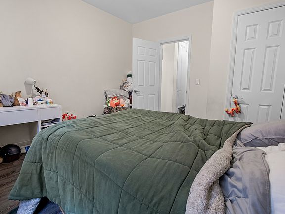 4th image of 229 W 105th St Unit 33F