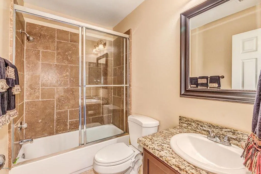 3 bed, 1372 sqft, $2,500 — Photo 4