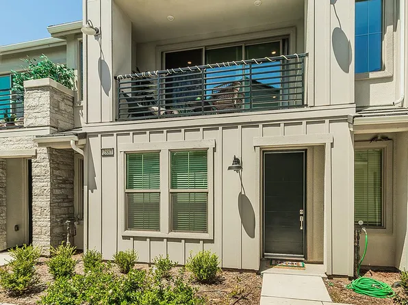 2887 E Tamarind Dr, Fresno, CA 93730