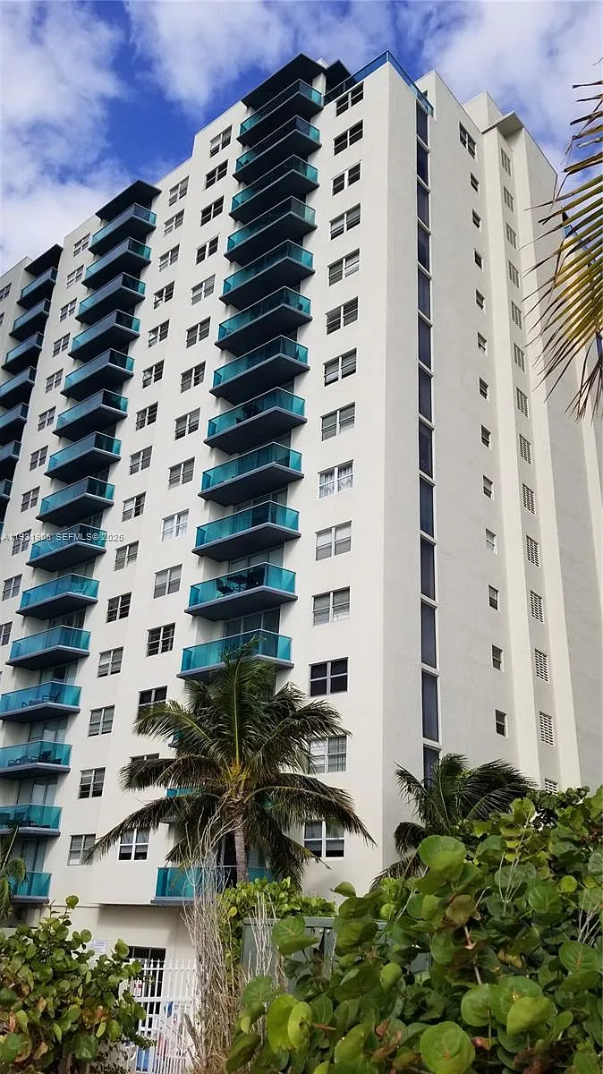 Building Photo - 4001 S Ocean Dr #4J