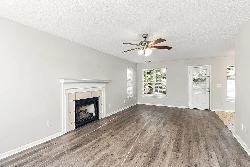 3 bed, 2.5 bath, 1585 sqft, $2,280 — Photo 1