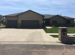 2315 Grant Dr NW, Watertown, SD 57201