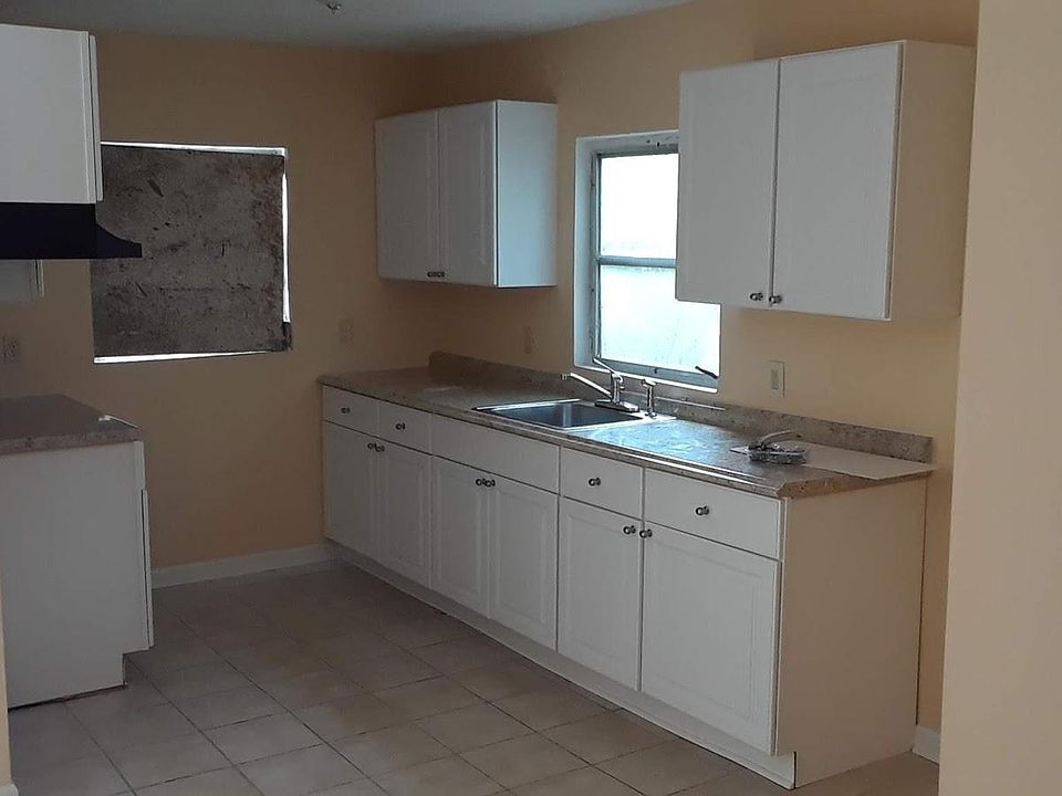 2nd image of 3515 Laura St