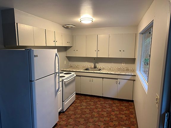 3rd image of 16510 NE 13th St