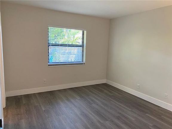 4th image of 1747 NE 55th St #12
