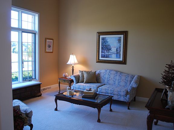 2nd image of 22 Kingswood Cir