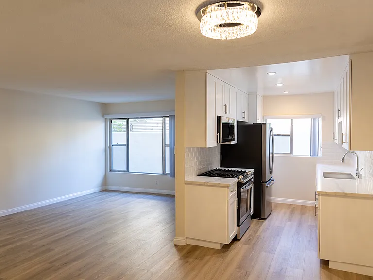 7512 Fountain Ave — Photo 15