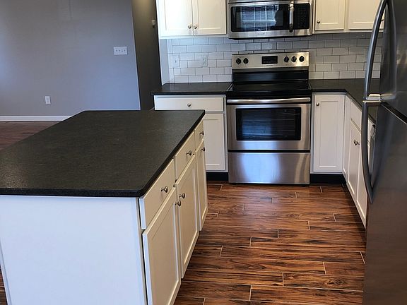 5th image of 186 Shawna Ln