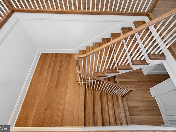 3rd image of 7113 Fairfax Rd