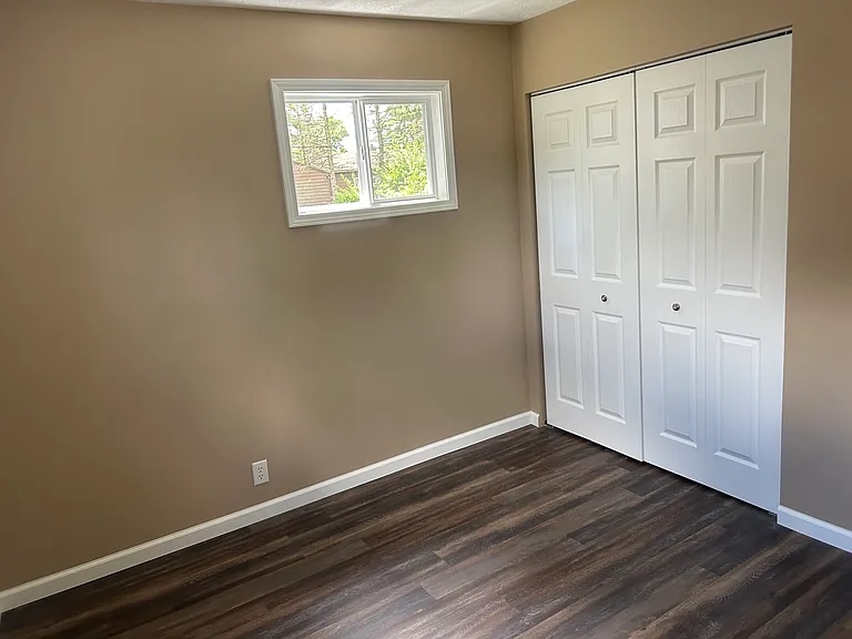 172 Erie Ave — Photo 12