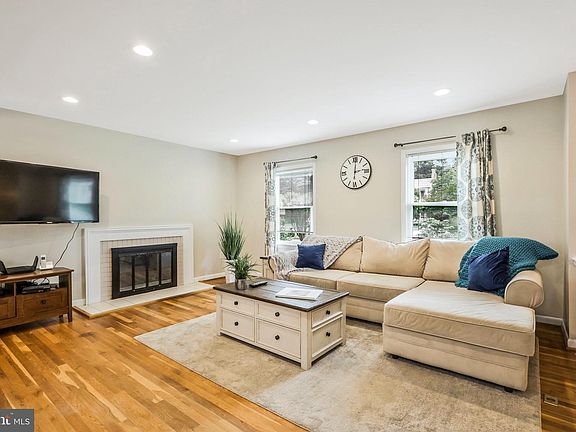 3rd image of 5813 Shalott Ct