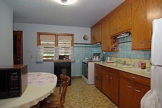 3rd image of 513 Cowles Ave