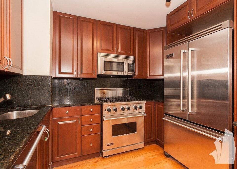 1st image of 247 W Chestnut #10OH3