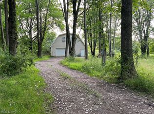 2843 Hammond Corners Rd, Pierpont, OH 44082