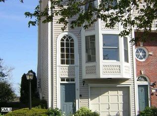 48 Bywater Ln, Bridgeport, CT 06605