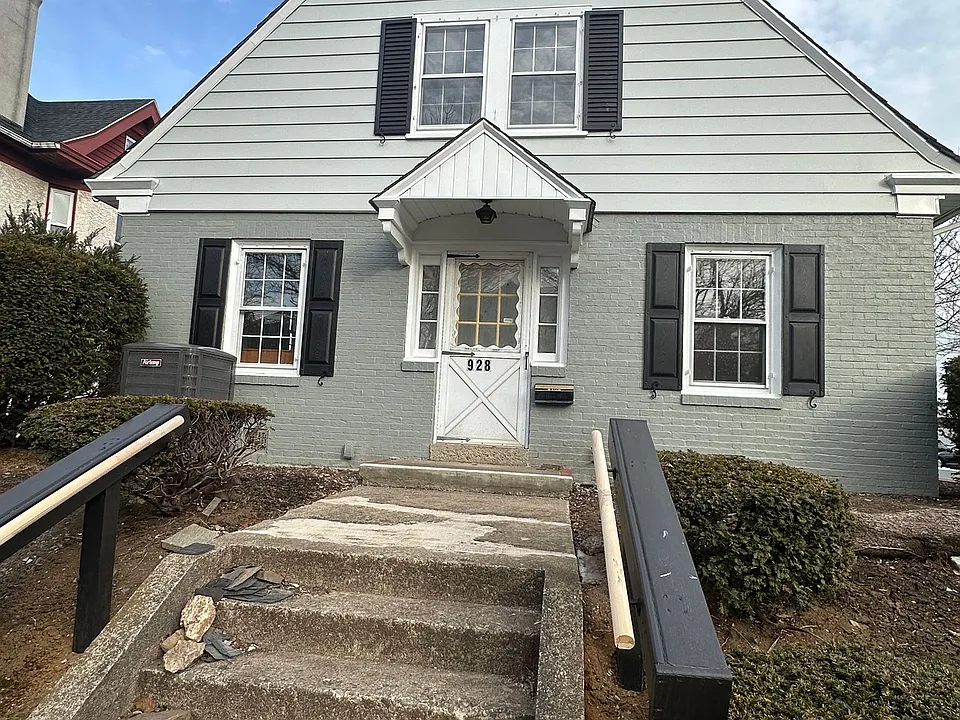 928 Linden St