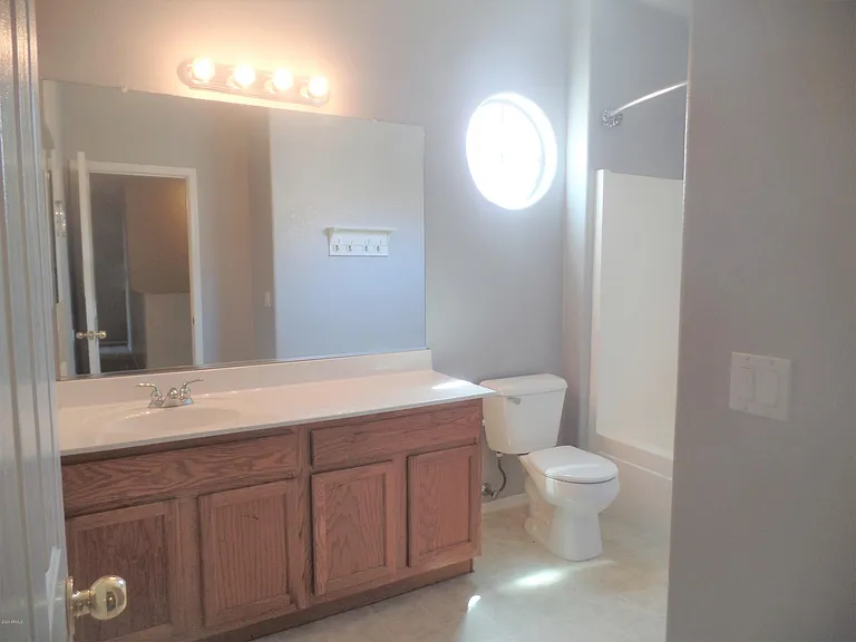 1281 E Hampton Ln — Photo 14