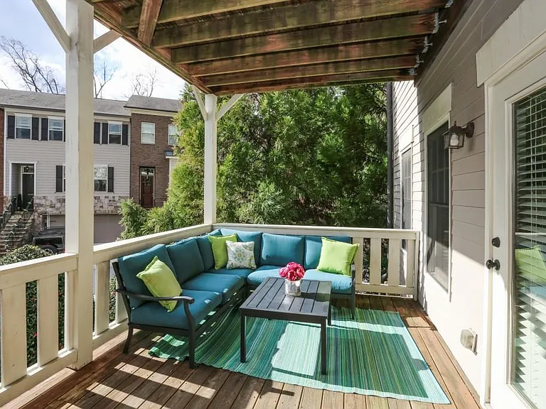 2114 W Village Xing SE — Photo 36