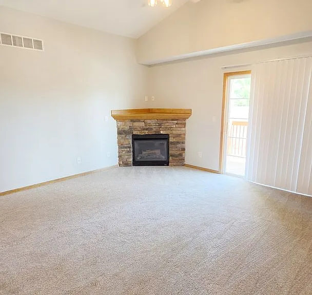 Meadow Court Apartments — Photo 2