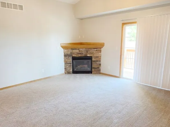 Meadow Court Apartments, 2000 Meadow Ct Unit 210, Des Moines, IA 50320
