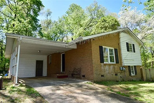 439 Whispering Pines Dr photo 1