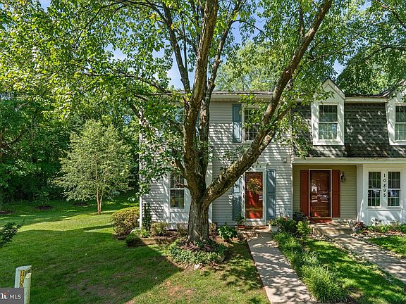 2nd image of 10893 Olde Woods Way