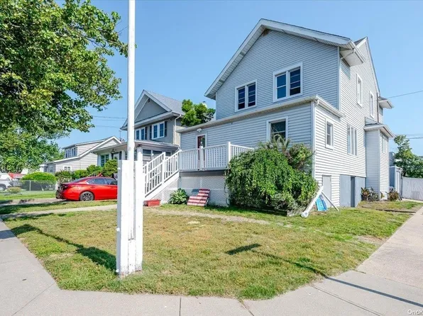 579 Bayview Avenue, Inwood, NY 11096