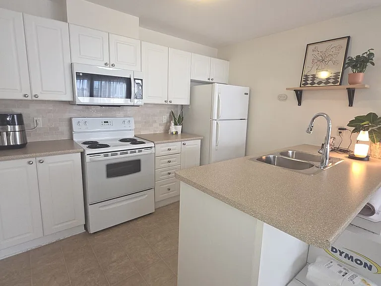 1103 Stittsville Main St #L — Photo 5