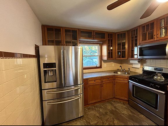 3rd image of 38 Kramer St Floor 1