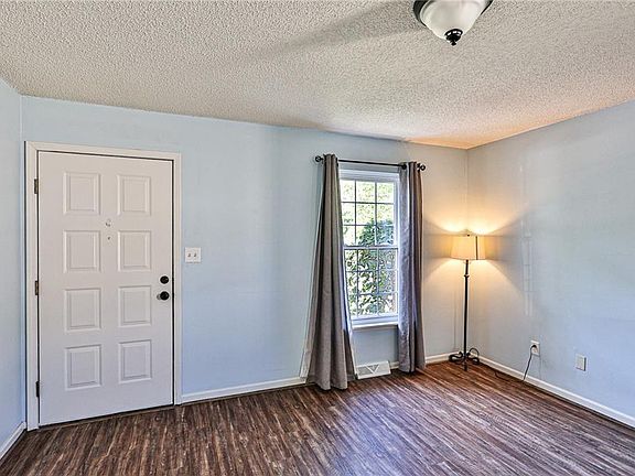 3rd image of 512-A SE Morningside Dr