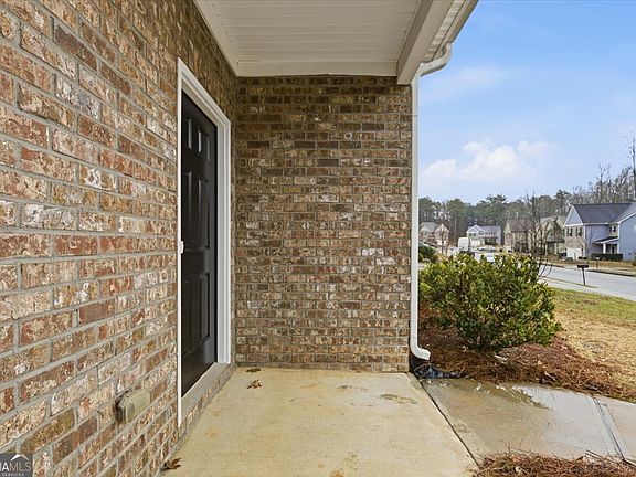 4th image of 423 Pearson Cir