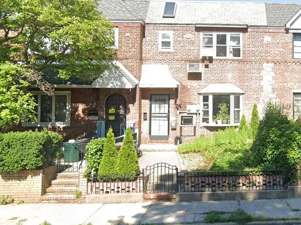 50-22 43rd St, Flushing, NY 11377