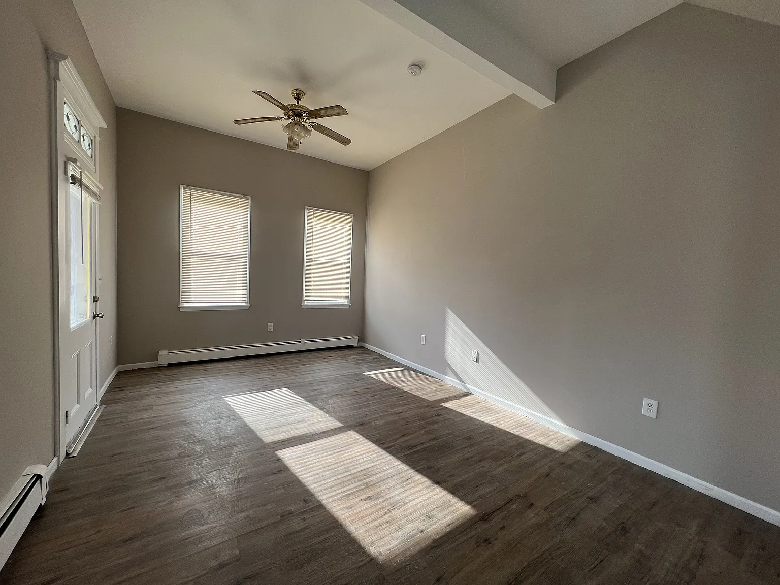 3 bed, 1.5 bath, 1545 sqft, $2,600 — Photo 4