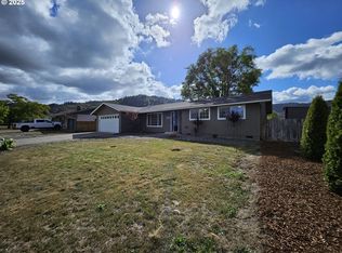 3127 W Chateau Ave, Roseburg, OR 97471