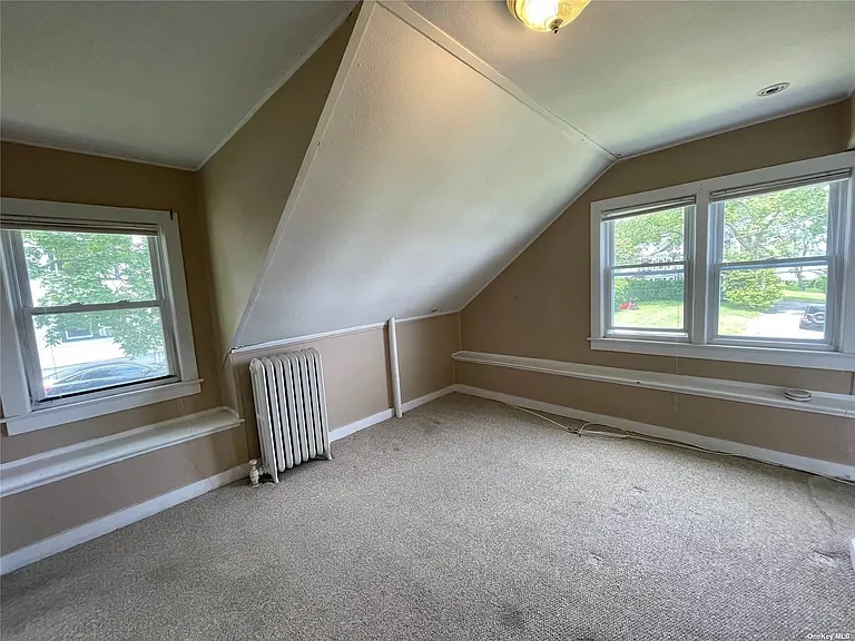 293 W Shore Rd #4 — Photo 5