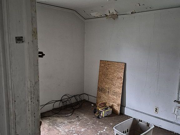 5th image of 13916 Wisconsin St